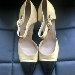 * SOLD * Authentic Vintage Chanel Pumps